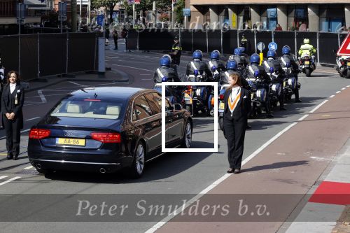 Den Haag 21 september 2021
Prinsjesdag in Den Haag 2021. De troonrede is in de grote kerk. Aanwezig namens de koninklijke familie zijn Koning Willem Alexander en Koningin Maxima Prins Constantijn en Prinses Laurentien. Audi A8 van Koning Willem Alexander