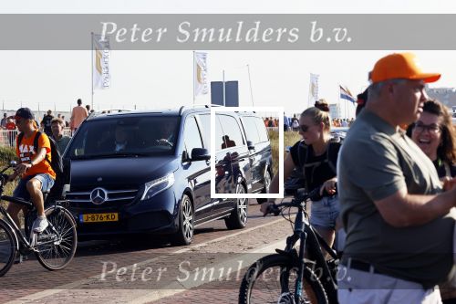 Zandvoort 5 september 2021
GP formule 1 op Zandvoort .
Aanwezig oa Koning Willem Alexander Koningin maxima Prinses Amalia en prinses Ariane . De koninklijke amilie stond vast tussen het publiek in hun mercedes busje