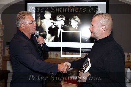 Volendam 12 oktober 2021
Boekpresentatie Jan Keizer bij Hotel Spaander in Volendam . Alle oude bendleden van BZN zijn aanwezig zoals Annie Schilder Carola Smit Jan Tuijp Jack Veerman Thomas Tol Dick Plat . Zoon Leo Lucassen