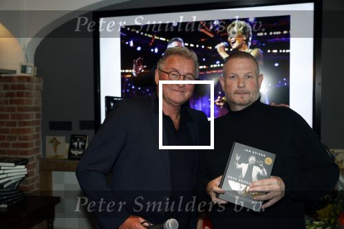 Volendam 12 oktober 2021
Boekpresentatie Jan Keizer bij Hotel Spaander in Volendam . Alle oude bendleden van BZN zijn aanwezig zoals Annie Schilder Carola Smit Jan Tuijp Jack Veerman Thomas Tol Dick Plat . Zoon Leo Lucassen