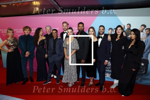 Amsterdam 11 oktober 2021
Premiere Liefde zonder grenzenin Tuschinski met in de hoofdrol Yolanthe Cabau v Kasbergen Jim Bakkum Soy Kroon Abbey Hoes  Hajo Bruins en Peggy Vrijens