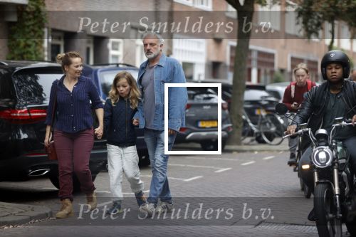 Amsterdam 25 september 2021
Lies Visschedijk met haar neiwue vriend Mar en zijn dochter op straat in Amsterdam.