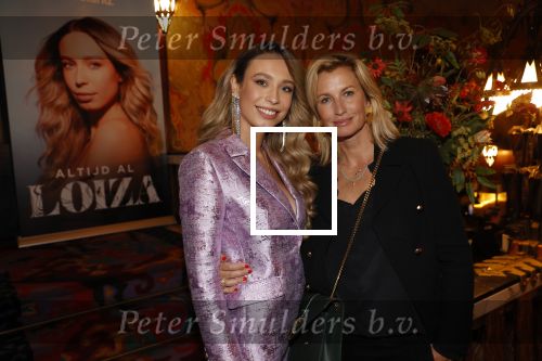 Amsterdam 6 oktober 2021
Premiere altijd al Loiza  van Loiza Lamers in tuschinski. Loiza met Anouk Smulders