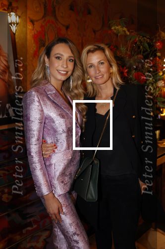 Amsterdam 6 oktober 2021
Premiere altijd al Loiza  van Loiza Lamers in tuschinski. Loiza met Anouk Smulders