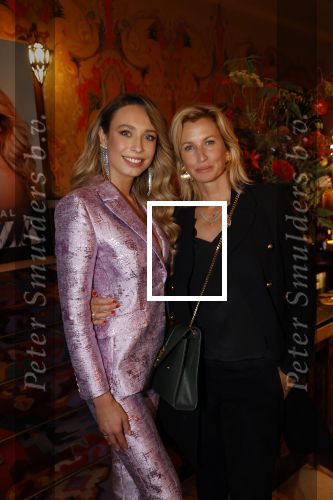 Amsterdam 6 oktober 2021
Premiere altijd al Loiza  van Loiza Lamers in tuschinski. Loiza met Anouk Smulders