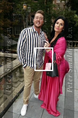 Amsterdam 2 september 2021
Aftrap van Stoptober bij Vondel CS.
Aanwezig Patricia PaaY Hans Klok Bill v Dijk  Louisa en Rowan en Patrick Martens .