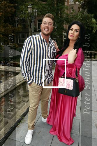 Amsterdam 2 september 2021
Aftrap van Stoptober bij Vondel CS.
Aanwezig Patricia PaaY Hans Klok Bill v Dijk  Louisa en Rowan en Patrick Martens .
