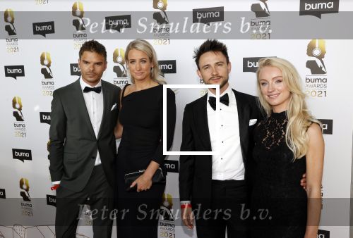Amsterdam 20 september 2021
Buma awards in Bimhuis in Amsterdam.
Dionne Stax kwam met haar vriend Steven Jansen van Lucasandsteve mee. Lucas de Wert  was met zijn vrouw Evelien .