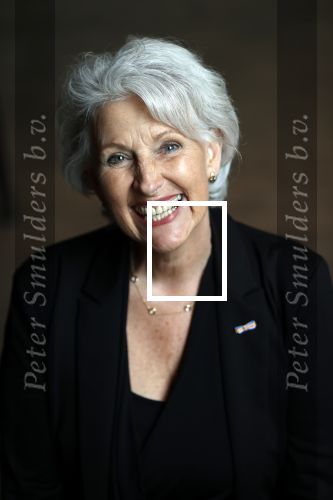 Amsterdam 30 september 2021
Boekpresentatie Jos Brink in Carre . Frank Sanders ontvangt het eerste boek uit handen van de schrijver Tom v d Oetelaar. Lucy de Lange