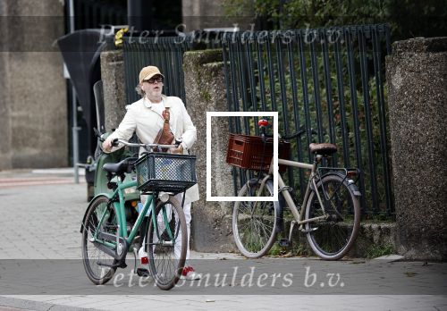 Amsterdam 7 oktober 2021
Marc Marie Huybregts op de fiets in Amsterdam zuid