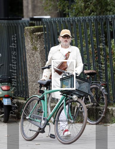 Amsterdam 7 oktober 2021
Marc Marie Huybregts op de fiets in Amsterdam zuid