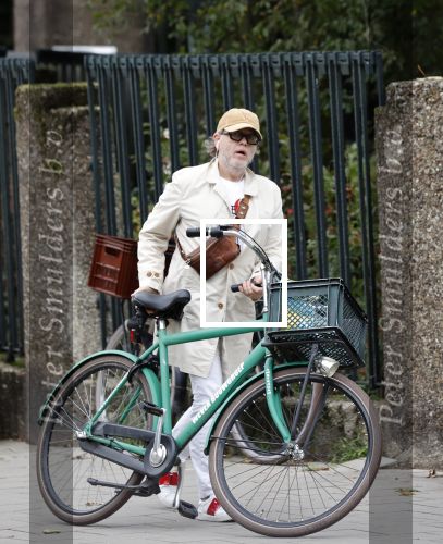 Amsterdam 7 oktober 2021
Marc Marie Huybregts op de fiets in Amsterdam zuid