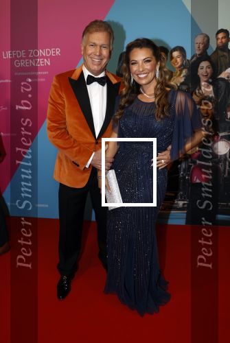Amsterdam 11 oktober 2021
Premiere Liefde zonder grenzenin Tuschinski met in de hoofdrol Yolanthe Cabau v Kasbergen Jim Bakkum Soy Kroon Abbey Hoes  Hajo Bruins en Peggy Vrijens . Marcel Boekhoorn met zijn vriendin Rebecca Cabau v Kasbereg