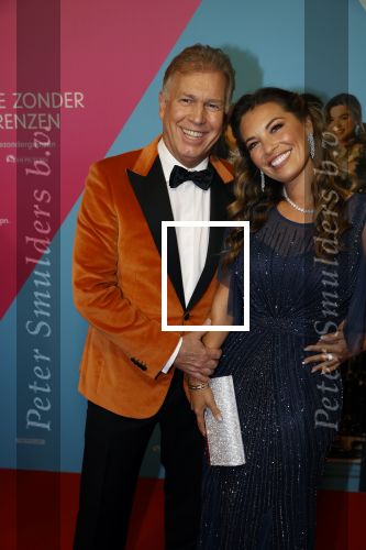 Amsterdam 11 oktober 2021
Premiere Liefde zonder grenzenin Tuschinski met in de hoofdrol Yolanthe Cabau v Kasbergen Jim Bakkum Soy Kroon Abbey Hoes  Hajo Bruins en Peggy Vrijens . Marcel Boekhoorn met zijn vriendin Rebecca Cabau v Kasbereg