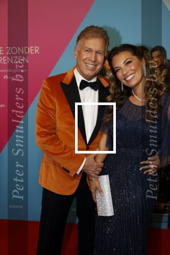 Amsterdam 11 oktober 2021
Premiere Liefde zonder grenzenin Tuschinski met in de hoofdrol Yolanthe Cabau v Kasbergen Jim Bakkum Soy Kroon Abbey Hoes  Hajo Bruins en Peggy Vrijens . Marcel Boekhoorn met zijn vriendin Rebecca Cabau v Kasbereg