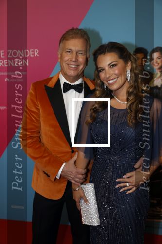 Amsterdam 11 oktober 2021
Premiere Liefde zonder grenzenin Tuschinski met in de hoofdrol Yolanthe Cabau v Kasbergen Jim Bakkum Soy Kroon Abbey Hoes  Hajo Bruins en Peggy Vrijens . Marcel Boekhoorn met zijn vriendin Rebecca Cabau v Kasbereg