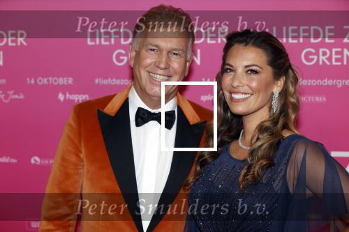 Amsterdam 11 oktober 2021
Premiere Liefde zonder grenzenin Tuschinski met in de hoofdrol Yolanthe Cabau v Kasbergen Jim Bakkum Soy Kroon Abbey Hoes  Hajo Bruins en Peggy Vrijens . Marcel Boekhoorn met zijn vriendin Rebecca Cabau v Kasbereg