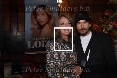 Amsterdam 6 oktober 2021
Premiere altijd al Loiza  van Loiza Lamers in tuschinski.
Mari v d Ven kwam met een vriendin