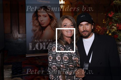 Amsterdam 6 oktober 2021
Premiere altijd al Loiza  van Loiza Lamers in tuschinski.
Mari v d Ven kwam met een vriendin