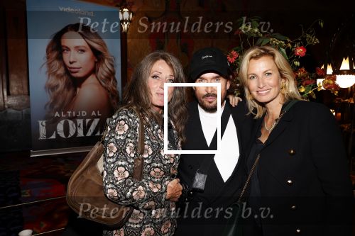 Amsterdam 6 oktober 2021
Premiere altijd al Loiza  van Loiza Lamers in tuschinski.
Mari v d Ven kwam met een vriendin. Anouk Smulders