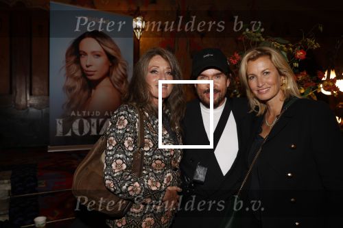 Amsterdam 6 oktober 2021
Premiere altijd al Loiza  van Loiza Lamers in tuschinski.
Mari v d Ven kwam met een vriendin. Anouk Smulders