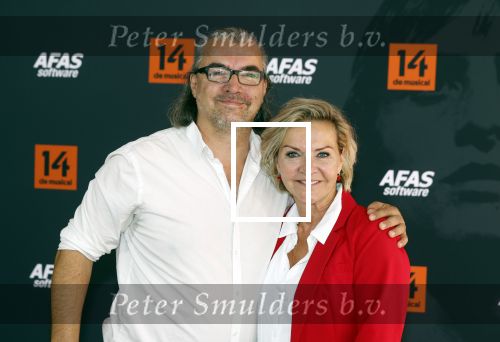 Leusden 25 september 2021
Premiere Nummer 14 ( Johan Cruijff ) in het AFAS Theater. Mariska v Kolck met broer