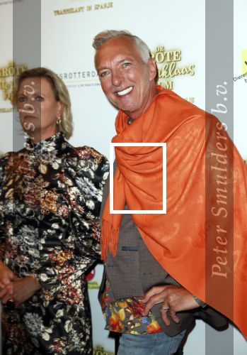 Amsterdam 3 oktober 2021
Premiere grote sinterklaasfilm in Pathe Noord.
Martien Meiland kwam met Erica Meiland Maxime Meiland en haar vriend Leroy