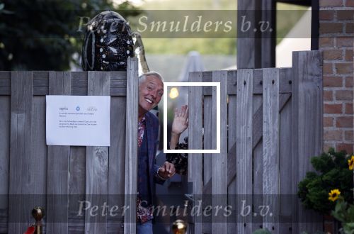 Noordwijk 4 september 2021
Martien Meiland viert zijn 60e verjaardag in de tuin van zijn nieuwe huis/villa. Aanwezig oa Erica Meiland Maxime Meiland (zwanger) met partner Leroy Molkenboer en Montana Meiland met partner Dirk