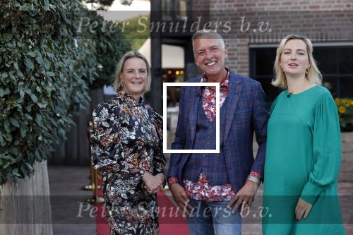 Noordwijk 4 september 2021
Martien Meiland viert zijn 60e verjaardag in de tuin van zijn nieuwe huis/villa. Aanwezig oa Erica Meiland Maxime Meiland (zwanger) met partner Leroy Molkenboer en Montana Meiland met partner Dirk