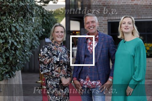 Noordwijk 4 september 2021
Martien Meiland viert zijn 60e verjaardag in de tuin van zijn nieuwe huis/villa. Aanwezig oa Erica Meiland Maxime Meiland (zwanger) met partner Leroy Molkenboer en Montana Meiland met partner Dirk