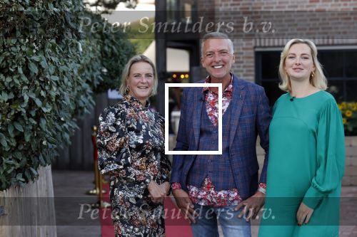 Noordwijk 4 september 2021
Martien Meiland viert zijn 60e verjaardag in de tuin van zijn nieuwe huis/villa. Aanwezig oa Erica Meiland Maxime Meiland (zwanger) met partner Leroy Molkenboer en Montana Meiland met partner Dirk