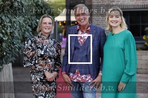 Noordwijk 4 september 2021
Martien Meiland viert zijn 60e verjaardag in de tuin van zijn nieuwe huis/villa. Aanwezig oa Erica Meiland Maxime Meiland (zwanger) met partner Leroy Molkenboer en Montana Meiland met partner Dirk