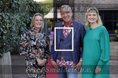 Noordwijk 4 september 2021
Martien Meiland viert zijn 60e verjaardag in de tuin van zijn nieuwe huis/villa. Aanwezig oa Erica Meiland Maxime Meiland (zwanger) met partner Leroy Molkenboer en Montana Meiland met partner Dirk
