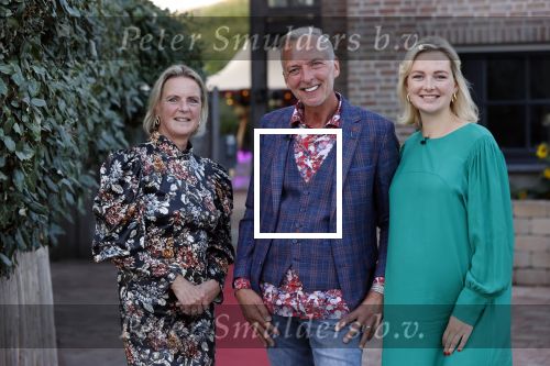 Noordwijk 4 september 2021
Martien Meiland viert zijn 60e verjaardag in de tuin van zijn nieuwe huis/villa. Aanwezig oa Erica Meiland Maxime Meiland (zwanger) met partner Leroy Molkenboer en Montana Meiland met partner Dirk