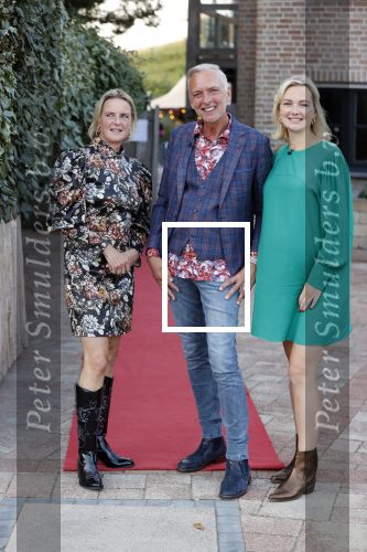 Noordwijk 4 september 2021
Martien Meiland viert zijn 60e verjaardag in de tuin van zijn nieuwe huis/villa. Aanwezig oa Erica Meiland Maxime Meiland (zwanger) met partner Leroy Molkenboer en Montana Meiland met partner Dirk