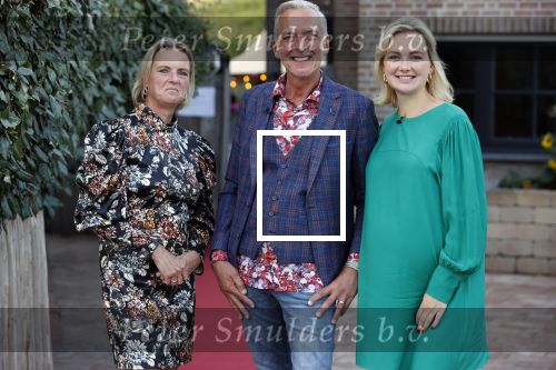 Noordwijk 4 september 2021
Martien Meiland viert zijn 60e verjaardag in de tuin van zijn nieuwe huis/villa. Aanwezig oa Erica Meiland Maxime Meiland (zwanger) met partner Leroy Molkenboer en Montana Meiland met partner Dirk