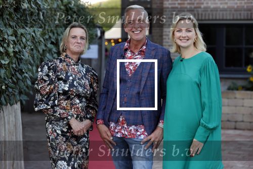 Noordwijk 4 september 2021
Martien Meiland viert zijn 60e verjaardag in de tuin van zijn nieuwe huis/villa. Aanwezig oa Erica Meiland Maxime Meiland (zwanger) met partner Leroy Molkenboer en Montana Meiland met partner Dirk