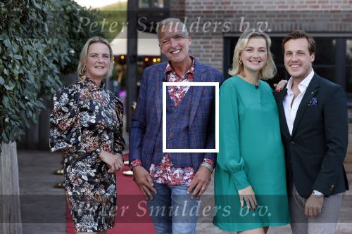 Noordwijk 4 september 2021
Martien Meiland viert zijn 60e verjaardag in de tuin van zijn nieuwe huis/villa. Aanwezig oa Erica Meiland Maxime Meiland (zwanger) met partner Leroy Molkenboer en Montana Meiland met partner Dirk