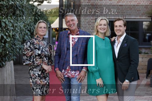 Noordwijk 4 september 2021
Martien Meiland viert zijn 60e verjaardag in de tuin van zijn nieuwe huis/villa. Aanwezig oa Erica Meiland Maxime Meiland (zwanger) met partner Leroy Molkenboer en Montana Meiland met partner Dirk