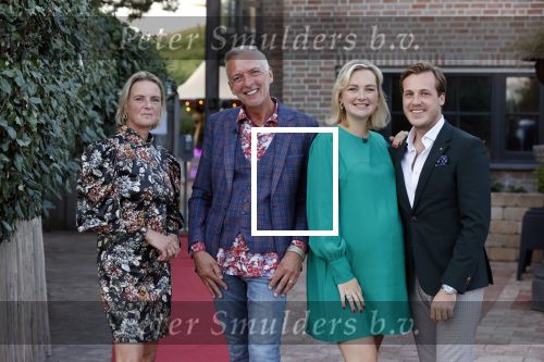 Noordwijk 4 september 2021
Martien Meiland viert zijn 60e verjaardag in de tuin van zijn nieuwe huis/villa. Aanwezig oa Erica Meiland Maxime Meiland (zwanger) met partner Leroy Molkenboer en Montana Meiland met partner Dirk