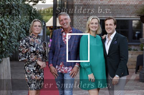Noordwijk 4 september 2021
Martien Meiland viert zijn 60e verjaardag in de tuin van zijn nieuwe huis/villa. Aanwezig oa Erica Meiland Maxime Meiland (zwanger) met partner Leroy Molkenboer en Montana Meiland met partner Dirk