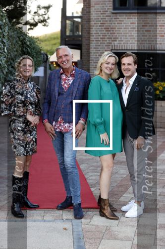 Noordwijk 4 september 2021
Martien Meiland viert zijn 60e verjaardag in de tuin van zijn nieuwe huis/villa. Aanwezig oa Erica Meiland Maxime Meiland (zwanger) met partner Leroy Molkenboer en Montana Meiland met partner Dirk