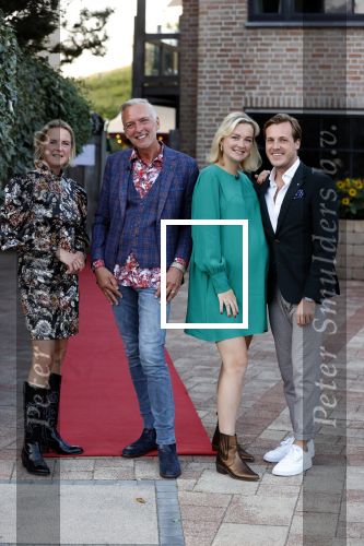 Noordwijk 4 september 2021
Martien Meiland viert zijn 60e verjaardag in de tuin van zijn nieuwe huis/villa. Aanwezig oa Erica Meiland Maxime Meiland (zwanger) met partner Leroy Molkenboer en Montana Meiland met partner Dirk