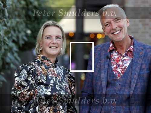 Noordwijk 4 september 2021
Martien Meiland viert zijn 60e verjaardag in de tuin van zijn nieuwe huis/villa. Aanwezig oa Erica Meiland Maxime Meiland (zwanger) met partner Leroy Molkenboer en Montana Meiland met partner Dirk
