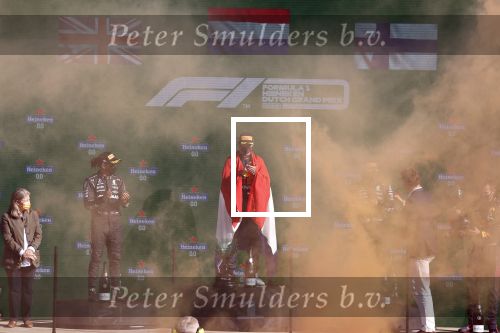 Zandvoort 5 september 2021
Max Verstappen wint de GP F1 van Nederland . Hij staat op het podium met Lewis Hamilton en Valteri Bottas. Charlene de Carvalho Heineken reikt de prijzen uit.