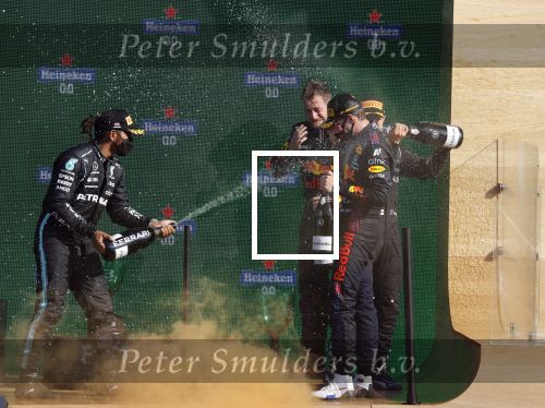 Zandvoort 5 september 2021
Max Verstappen wint de GP F1 van Nederland . Hij staat op het podium met Lewis Hamilton en Valteri Bottas. Charlene de Carvalho Heineken reikt de prijzen uit.