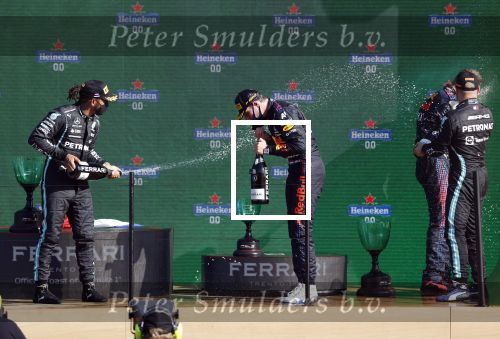 Zandvoort 5 september 2021
Max Verstappen wint de GP F1 van Nederland . Hij staat op het podium met Lewis Hamilton en Valteri Bottas. Charlene de Carvalho Heineken reikt de prijzen uit.