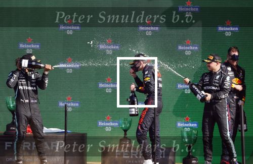 Zandvoort 5 september 2021
Max Verstappen wint de GP F1 van Nederland . Hij staat op het podium met Lewis Hamilton en Valteri Bottas. Charlene de Carvalho Heineken reikt de prijzen uit.