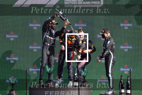 Zandvoort 5 september 2021
Max Verstappen wint de GP F1 van Nederland . Hij staat op het podium met Lewis Hamilton en Valteri Bottas. Charlene de Carvalho Heineken reikt de prijzen uit.