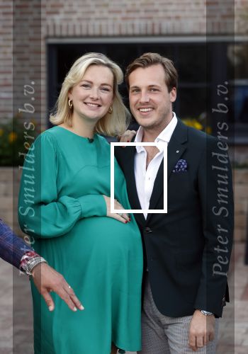 Noordwijk 4 september 2021
Martien Meiland viert zijn 60e verjaardag in de tuin van zijn nieuwe huis/villa. Aanwezig oa Erica Meiland Maxime Meiland (zwanger) met partner Leroy Molkenboer en Montana Meiland met partner Dirk